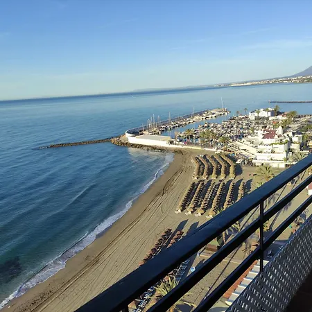 In First Line Apto. 12-6 Marbella